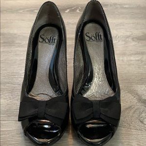 GUC Sofft Peep Toe Patent Leather Pumps w/ Bow